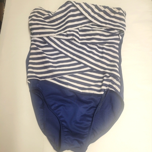 Miraclesuit (see measurements for size) - Picture 1 of 8